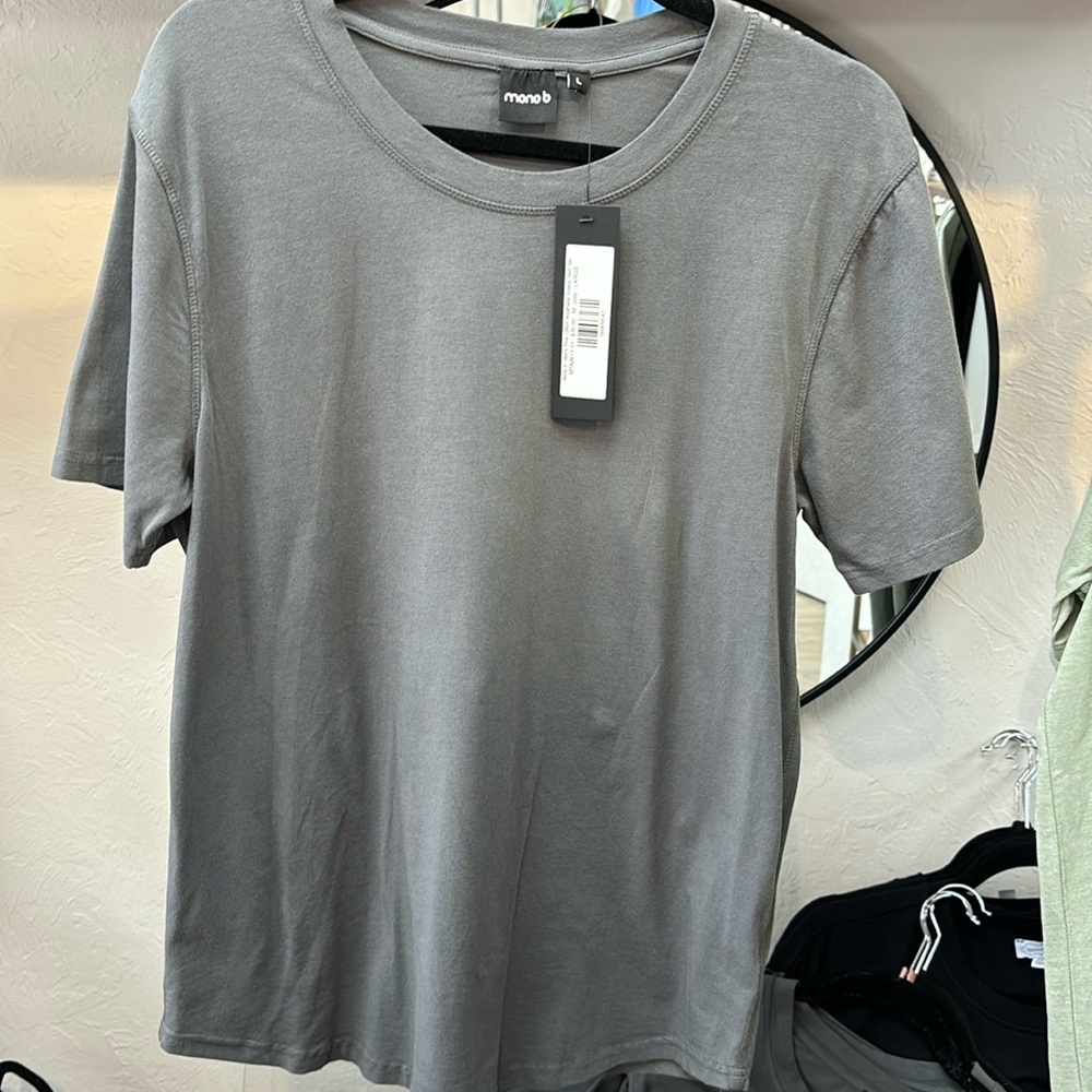 Mono men’s Pima cotton breathable, scallop hem tee in medium gray size large